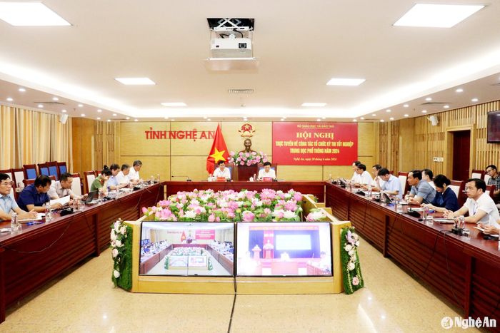 Các đại biểu tham dự hội nghị trực tuyến tại điểm cầu Nghệ An. Ảnh: Mỹ Hà