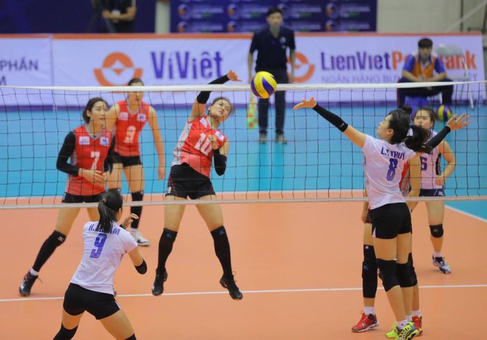Nguyễn Linh Chi có tầm bật nhảy đập bóng lên tới 2,86m.