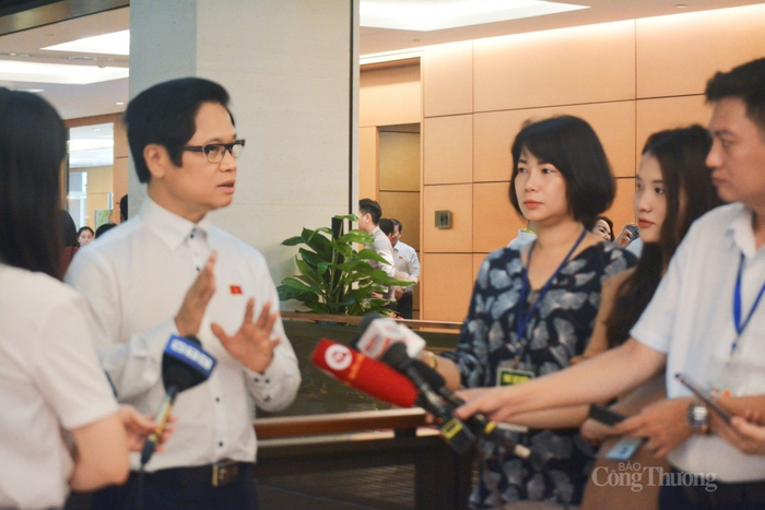 Báo chí có vai trò quan trọng trong việc định hướng và cung cấp thông tin đến các cơ quan, nhà quản lý