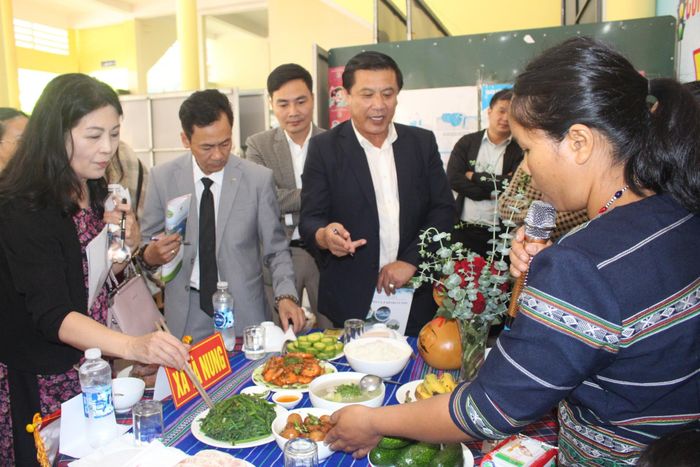 Ban Giám khảo thẩm định từng món ăn đánh giá công tâm