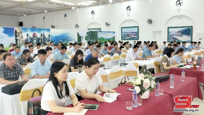 Các học viên dự tập huấn.