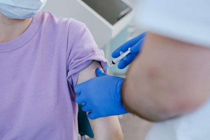  Vaccine là một trong giải pháp phòng bệnh sởi tốt nhất với trẻ em. Ảnh: Pexels. 