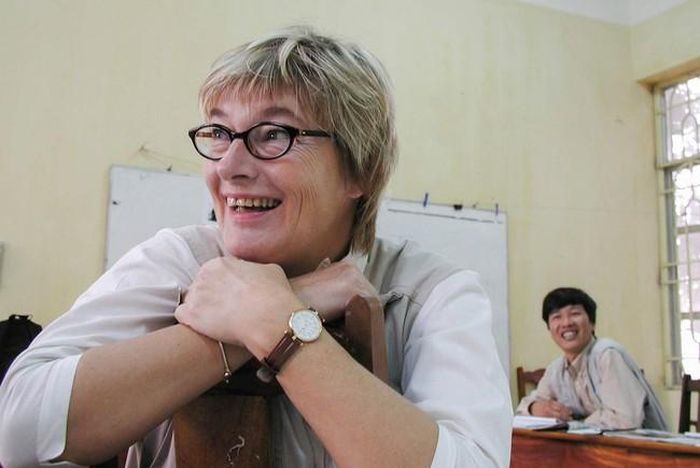 Bà Mia Grondahl, giảng viên của SIDA (Thụy Điển) tại Học viện Báo chí và Tuyên truyền (năm 2003)