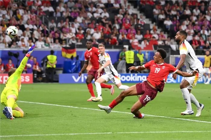 Ndoye đưa Thụy Sĩ vươn lên dẫn trước - Nguồn: UEFA