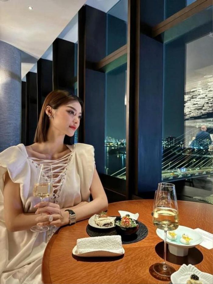 Á hậu Kiều Loan lộ nhiều chi tiết lạ thường khiến cô bị nghi đang có tin vui.
