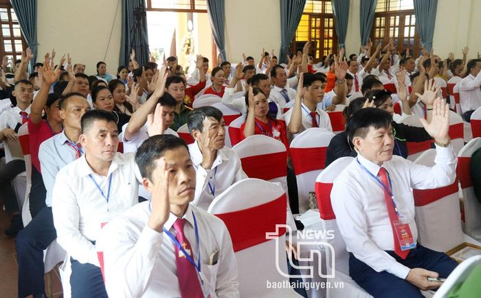 Các đại biểu biểu quyết tại Đại hội.