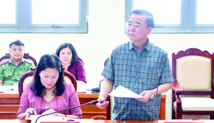 Phó Chủ tịch Thường trực HĐND tỉnh Đỗ Đức Công phát biểu chỉ đạo Hội nghị thẩm tra các nội dung trình Kỳ họp thứ 19 của Ban Pháp chế HĐND tỉnh. Ảnh: N. Hạnh