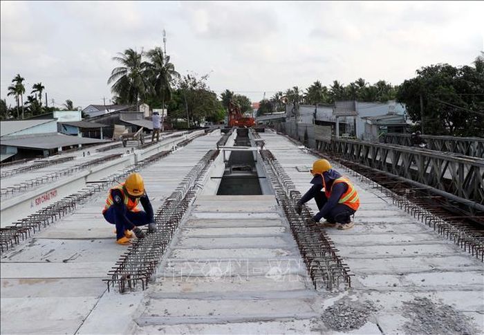 Các điểm thi công công trình trọng điểm, cao tốc trên địa bàn tỉnh Sóc Trăng khẩn trương thi công để đẩy nhanh tiến độ.
