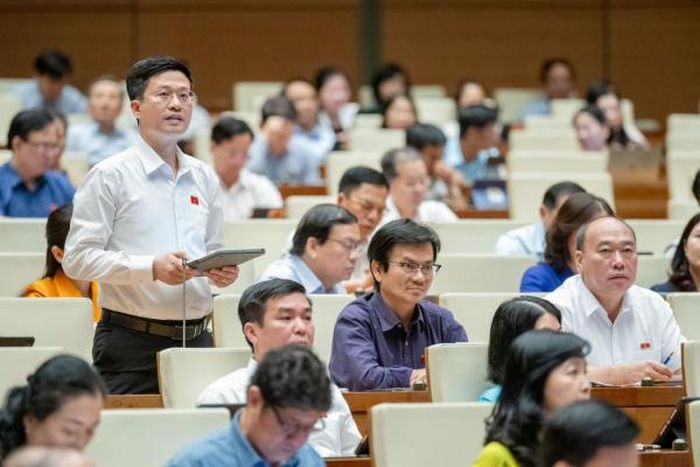 Đại biểu Đỗ Chí Nghĩa (Đoàn đại biểu Quốc hội tỉnh Phú Yên) chất vấn Bộ trưởng Bộ Công thương.