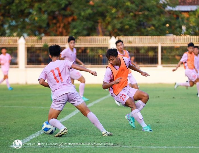 U16 Việt Nam rèn thêm khả năng dứt điểm trước khi gặp U16 Myanmar.Ảnh: VFF