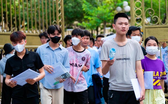 Kết thúc ngày thi đầu tiên, nhiều sĩ tử đã có thể thở phào vì hoàn thành khá tốt mục tiêu đã đề ra. Ảnh: Đức Anh