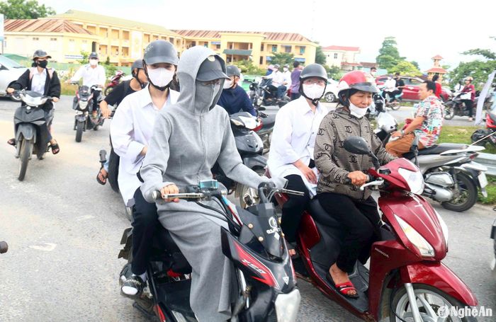 Thí sinh tại điểm thi Trường THPT Đặng Thúc Hứa (Thanh Chương). Ảnh: Huy Thư