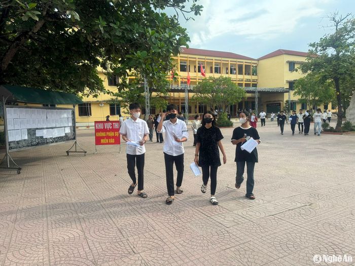 Thí sinh tại điểm thi Trường THPT Đô Lương 1. Ảnh: Ngọc Phương