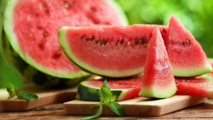 Dưa hấu trồng trên mặt đất có nguy cơ cao gây ngộ độc thực phẩm do vi khuẩn Listeria.