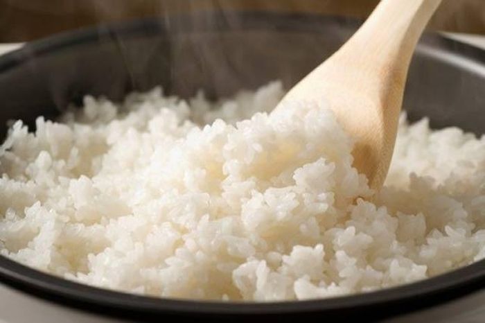 Bacillus cereus, một loại vi khuẩn sản sinh ra chất độc gây ngộ độc thực phẩm trong gạo có khả năng sống sót trong quá trình nấu thành cơm.