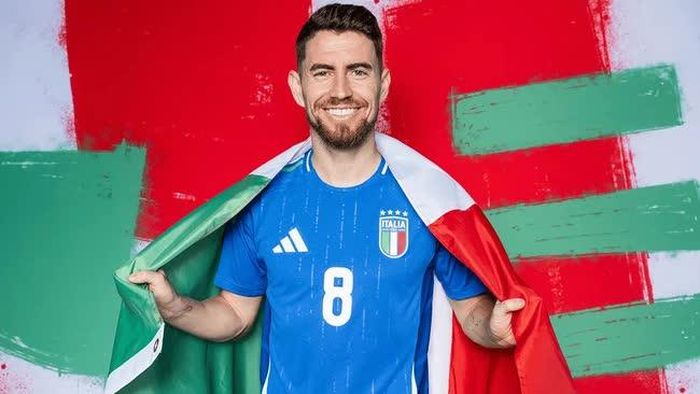 Dù Ý đá với sơ đồ nào, 4-2-3-1, 4-3-3 hay 3-5-2, anh là cầu thủ trọng tâm ở hàng tiền vệ