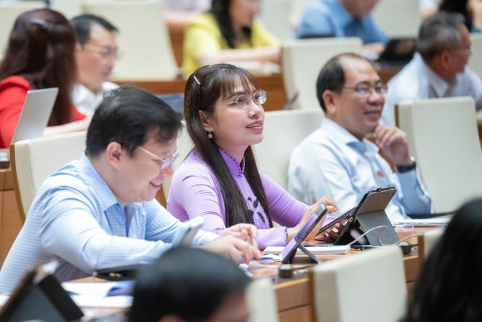 Đại biểu Quốc hội dự phiên thảo luận tại tổ sáng 28-6. Ảnh: VIẾT CHUNG