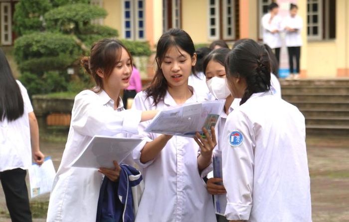 Tâm trạng nhiều thí sinh thoải mái sau khi hoàn thành bài thi.