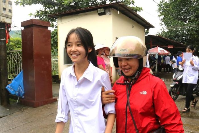 Nhưng dù là thành công hay thất bại thì các con vẫn luôn nhận được sự động viên, đồng hành, yêu thương của bố mẹ.