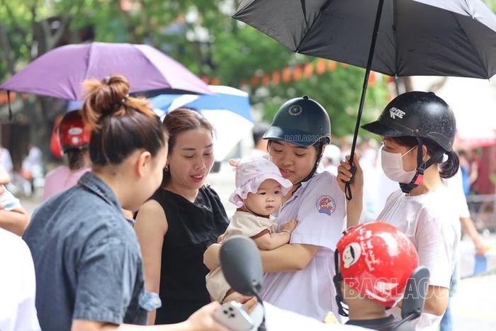 Và gia đình vẫn luôn là nơi bình yên để các con trở về sau kỳ thi đầy căng thẳng, mệt mỏi.