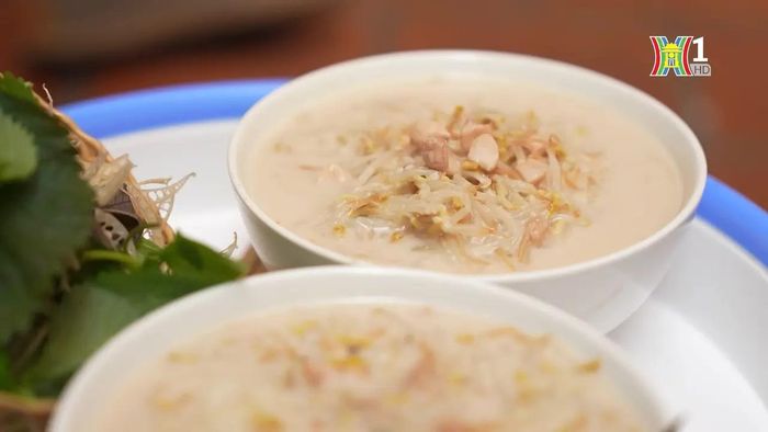 Người ta ăn bánh đúc nộm không cốt lấy no, mà chỉ ăn chơi trong những ngày hè nóng bức.