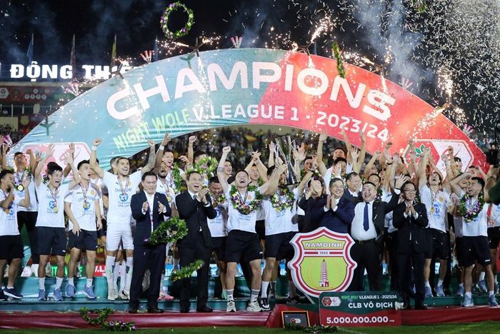 Chức vô địch V-League của CLB Thép Xanh Nam Định là thành quả của sự nỗ lực to lớn.Ảnh: Song Ngọc