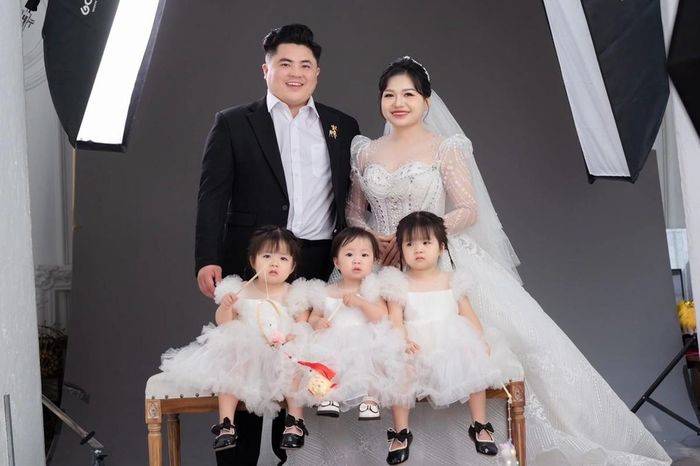Được biết, chị em sinh đôi với chị Đặng Thị Phương là Đặng Thị Hồng. Chị Hồng và chị Phương khi lập gia đình cũng sinh đôi. Chị Hồng sinh đôi cặp song sinh là con trai năm 2017. Còn chị Phương sinh đôi con gái năm 2021.