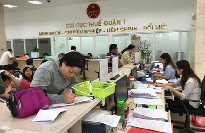 Người dân khai thuế tại Chi cục Thuế quận 1. (Ảnh: baochinhphu.vn)