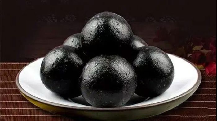 Tuy nhiên, thực tế là những loại thần dược này thường chứa lượng lớn kim loại nặng như chu sa, chì và thủy ngân, gây tổn hại nghiêm trọng cho cơ thể và thậm chí dẫn đến tử vong.
