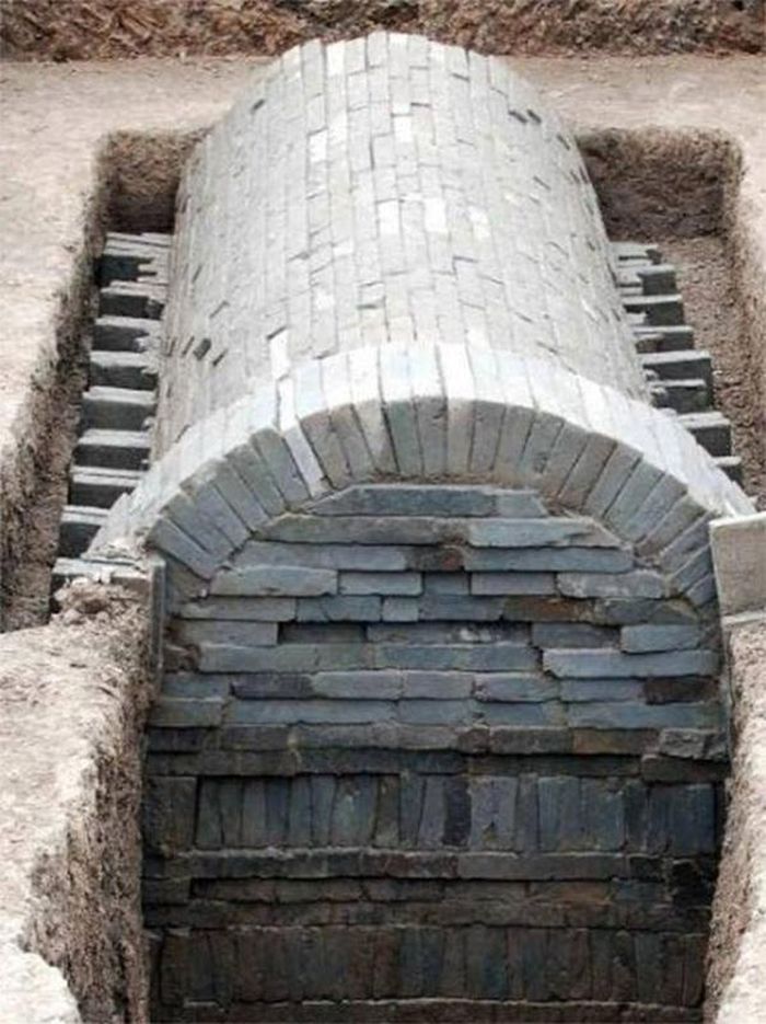 Gần đây, các chuyên gia đã khai quật một ngôi mộ cổ của một phụ nữ dành cả đời để luyện chế thuốc trường sinh.