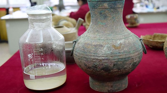 Khảo cổ học hiện đại đã phát hiện nhiều di vật, bao gồm cả "thuốc trường sinh", từ các ngôi mộ cổ.
