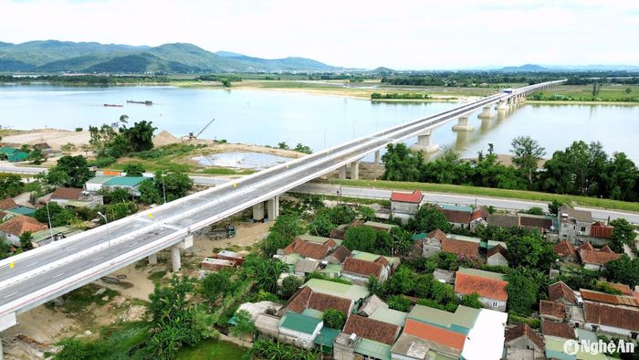 Công trình cầu Hưng Đức, thuộc Dự án cao tốc Bắc - Nam phía Đông, đoạn Diễn Châu (Nghệ An) - Bãi Vọt (Hà Tĩnh) đã hoàn thiện. Ảnh: Xuân Hoàng