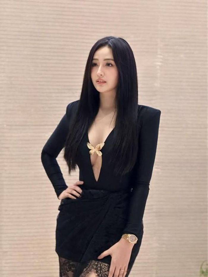 Mai Phương Thúy diện trang phục cuốn hút hết cỡ tại đám cưới Midu.