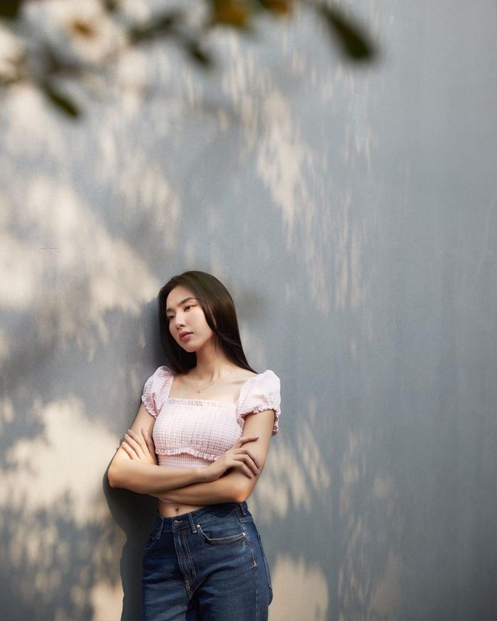 Có thể thấy, gu ăn vận của Hoa hậu Thùy Tiên đã có sự thay đổi đáng kể sau khi nói lời chia tay “bạn trai” Erik trong MV Ngày đầu sau chia tay.