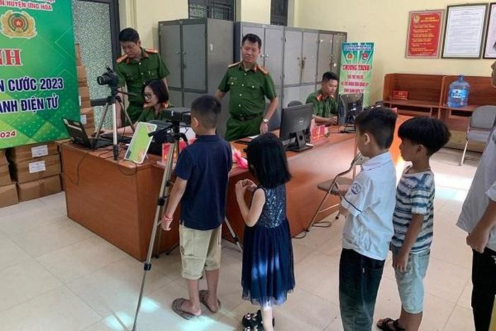 Công dân từ 6 đến dưới 14 tuổi và từ 14 tuổi trở lên được cấp thẻ căn cước.