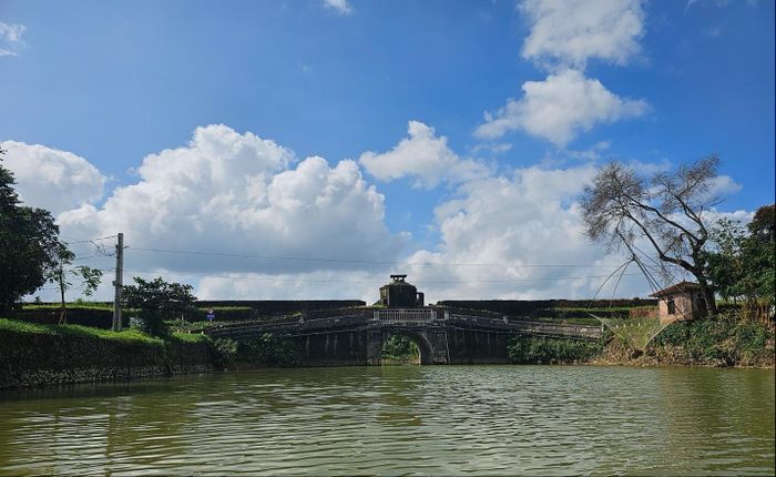 Tây Thành Thủy Quan, sông Ngự Hà. Ảnh: Nguyễn Ngọc Huy