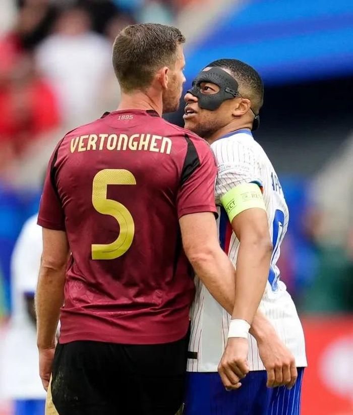 Mbappe tiếp tục thi đấu mờ nhạt nhưng có nhiều hành động gây tranh cãi