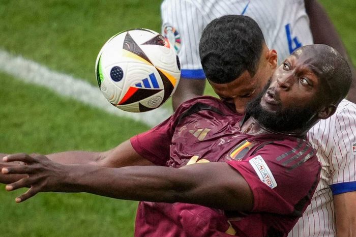  Saliba "bỏ túi" Lukaku tại VCK EURO 2024. 
