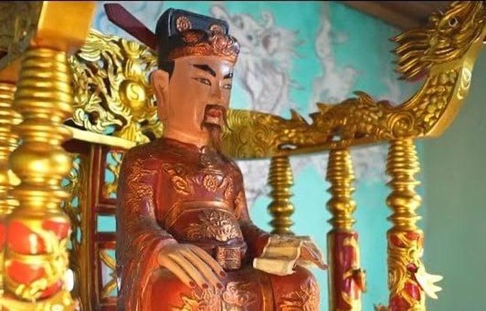Tượng thờ Lưu Đình Chất tại địa phương