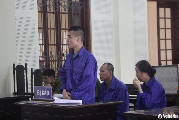 Bị cáo Luận xin tòa giảm nhẹ hình phạt để “không chết trong tù”. Ảnh: Trần Vũ