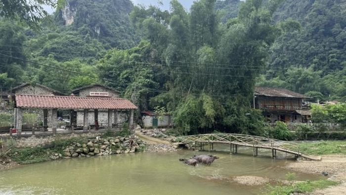 Vẻ đẹp mộc mạc, dung dị hòa cùng dòng chảy thời gian làm nên sức hấp dẫn của huyền thoại làng đá cổ miền biên viễn. 