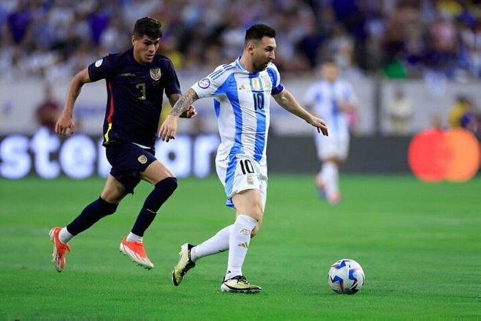 Messi và đồng đội vẫn trên hành trình bảo vệ ngôi vô địch Copa America.
