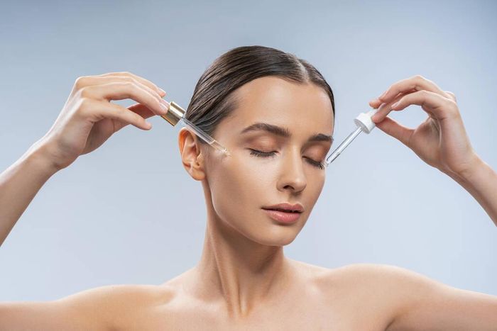 Retinol có thể được tìm thấy trong nhiều sản phẩm chăm sóc da như serum, kem dưỡng da.