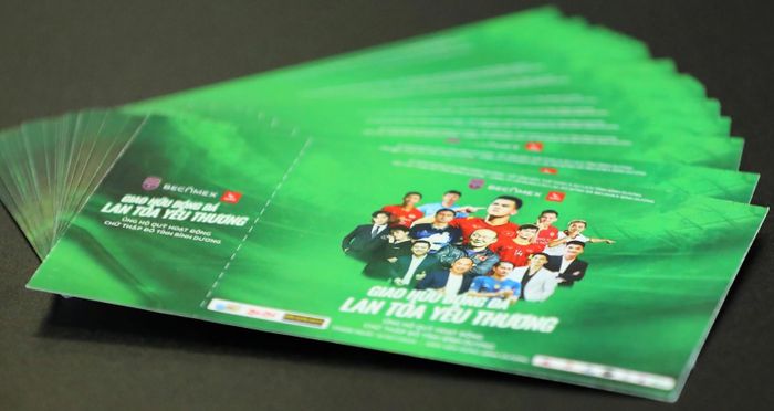 Vé xem trận đấu được tặng miễn phí cho CĐV.Ảnh: Thái Hải/Báo Bình Dương