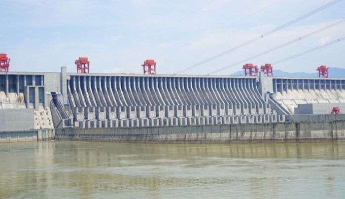 22 cửa xả lũ mặt của đập Tam Hiệp.