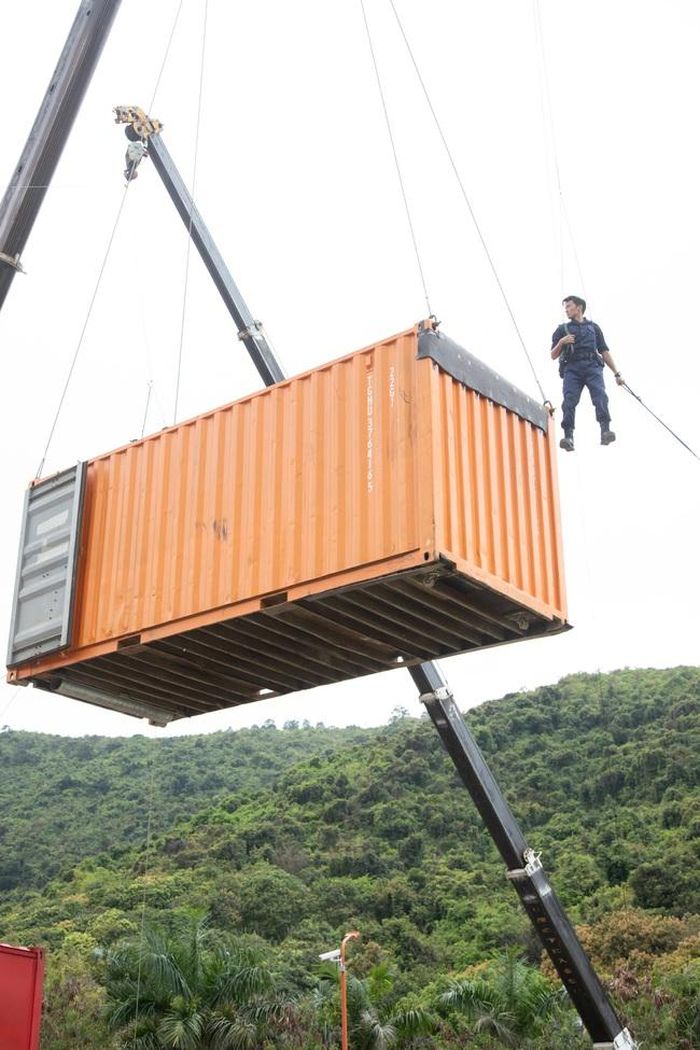 Tạ Đình Phong trên phim trường "Custom Frontline"