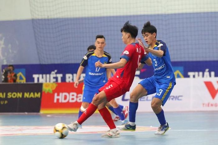 Đương kim á quân Sahako (xanh) thua trước Sài Gòn Titans TP.HCM. Ảnh: NH