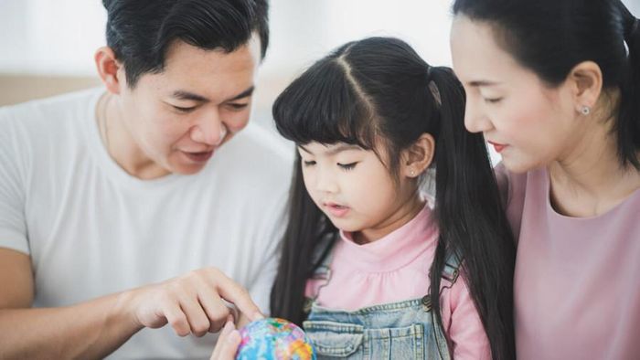  Hãy chủ động khuyến khích con nói lời cảm ơn. (Ảnh: ITN). 