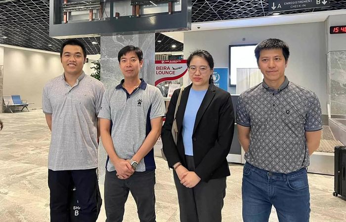 Cán bộ lãnh sự Đại sứ quán Việt Nam tại Ai Cập và ba thuyền viên an toàn trong vụ tàu True Confidence bị tấn công tại sân bay Djibouti khởi hành về Việt Nam, ngày 13/3/2024. (Nguồn: Đại sứ quán Việt Nam tại Ai Cập)
