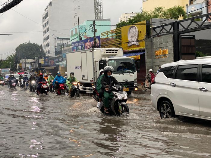 Cơ quan khí tượng dự báo đợt mưa diện rộng trên khu vực TPHCM và Nam bộ khả năng kéo dài trong những ngày tới. (Ảnh minh họa: Hữu Huy)